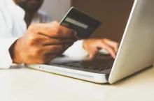 E-commerce (fot. rupixen.com/Unsplash)