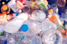 Plastikowe butelki (fot. Shutterstock)