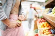 Sieci handlowe bronią się przed kradzieżami ulepszając swoje systemy i strategie bezpieczeństwa (fot. Shutterstock)