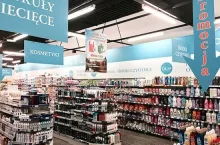 Delko zapewnia sklepom serwis logistyczny, pakiet marketingowy, jednolite materiały POS, wsparcie reklamowe i opiekę ze strony przeszkolonych koordynatorów ()
