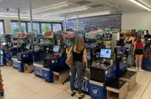 Lidl testuje linię kasową z 20 stanowiskami samoobsługowymi w jednym ze swoich polskich sklepów (fot. Sebastian Rennack)